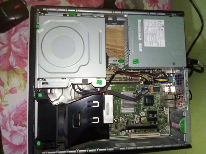1 CPU 1 keyboard 1 mouse  with vj and power cables branded 1