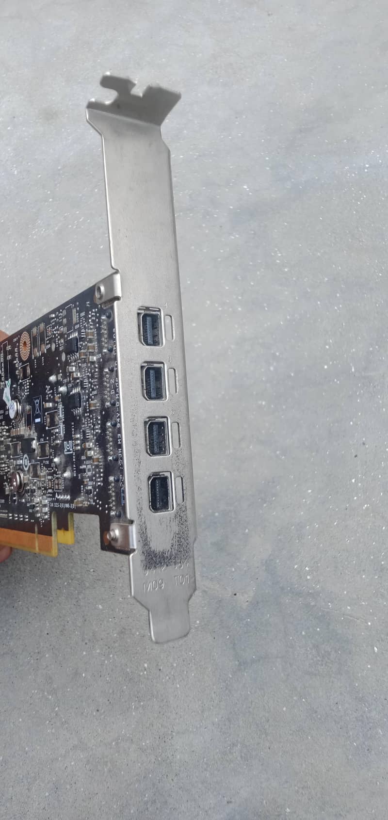 INVIDIA Quadro p620 2Gb DDR 5 128bit with mini dp to HDMI convertor 3