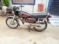 honda 125cc 4 stroke black in color