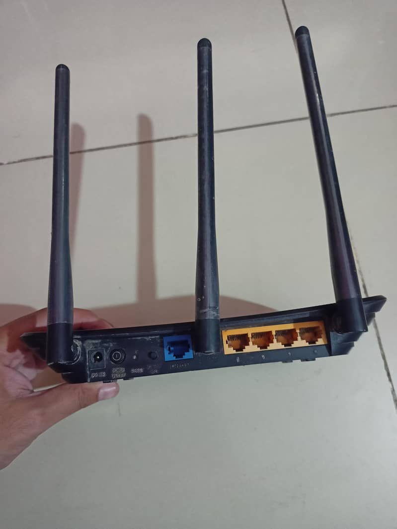 TP-LINK Router, with adapter 1