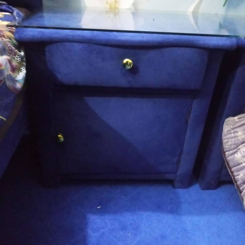 bed two side tables  and dressing table 0