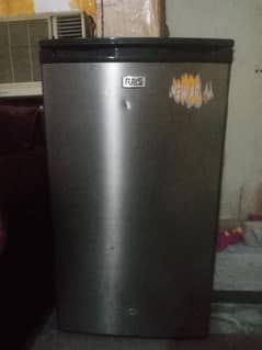 Freezer urgent sale use nahi kia zyda Sy zyda 1 month use hai