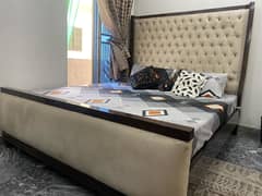 Selling my bed set with dressing and side tables