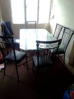Dinnig table