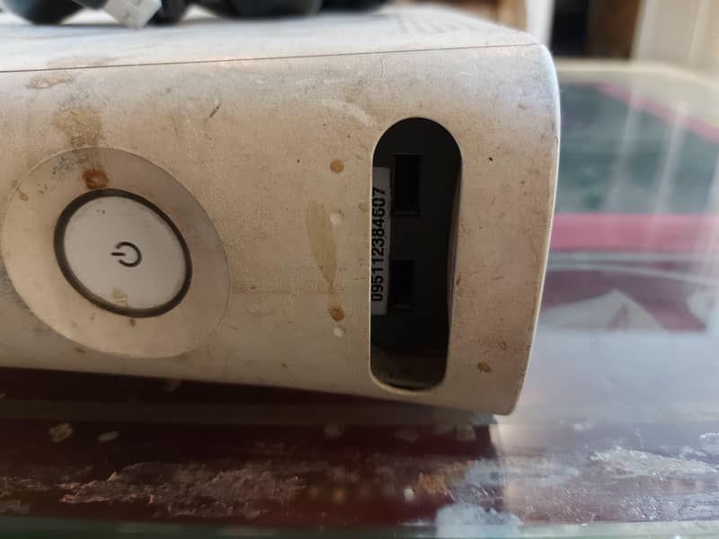 xbox in good condition with one controller and 8 games 1