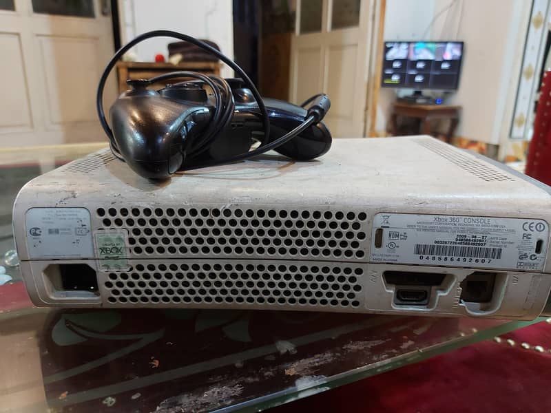 xbox in good condition with one controller and 8 games 4
