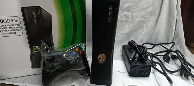 l Xbox 360 slim 500 GB with box orignal controller 10/10