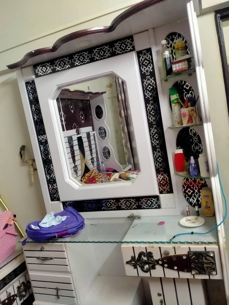 dressing table 0