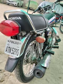 Look like new honda 125 with newly tyer installed