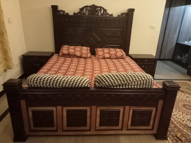 Bed with dressing table 0