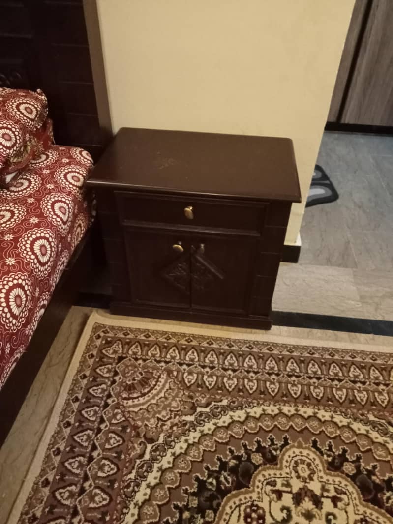 Bed with dressing table 3