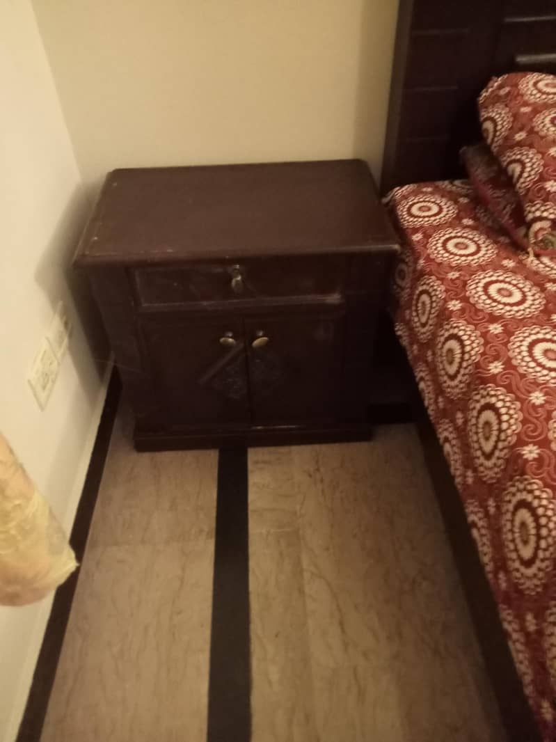 Bed with dressing table 4