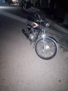 I am selling honda 125 larkana number puri bike banwai ha