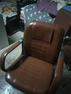 office Revolving Chairs in Good Condition