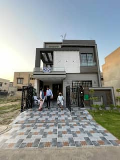 5 MARLA BRAND NEW HOUSE FOR SALE IN VERY REASONABLE PRICE