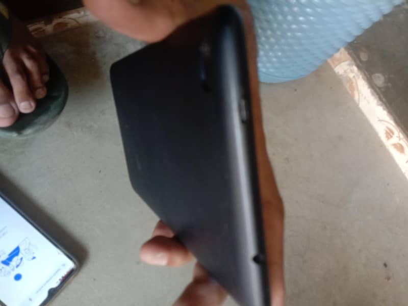 Lenovo tab E7 4