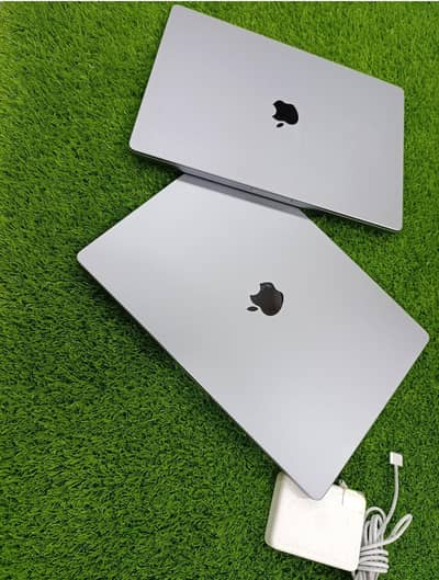 Apple Laptop,MacBook Pro M1,32GB RAM,1TB SSD,10 Core CPU,16 Core GPU