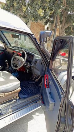 Nisan Jeep