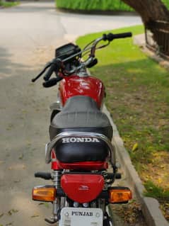 United cd 70 cc 2025 lush Bike just like new
