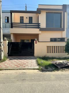 In Buch Executive Villas 5 Marla House For rent