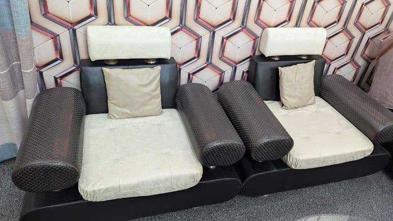 Sofa set of 7 seater with side table. 1