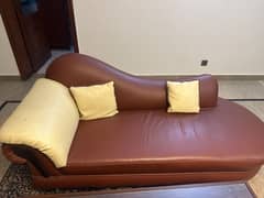 Dewan in brown yellow