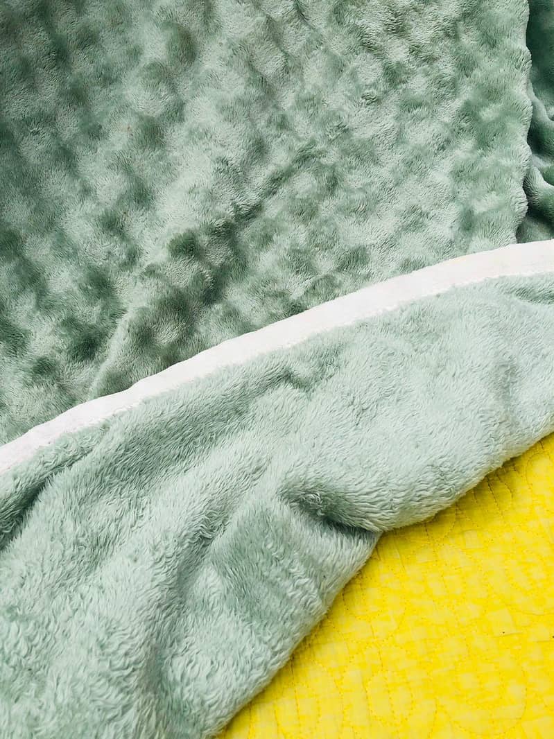 Blankets and comforters 4