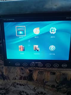car tape b hai our lcd b mp5 video wali usb memory card chlta hai