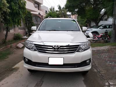 toyota  Fortuner V 2013