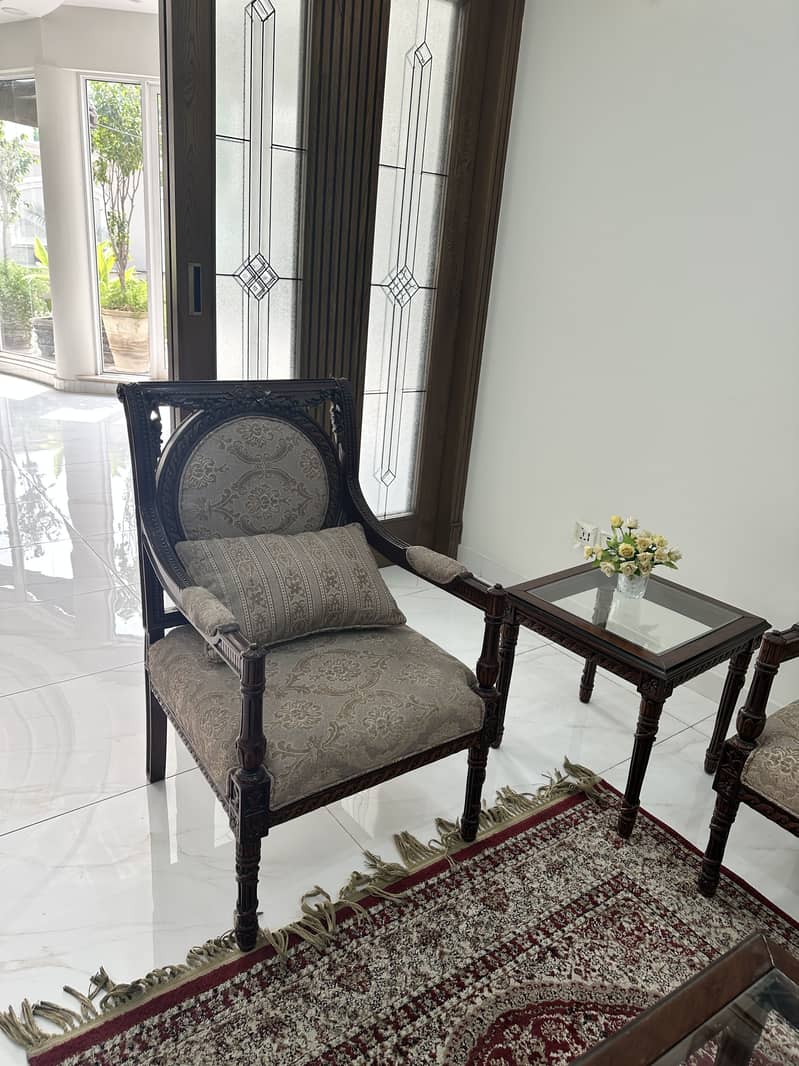 Sofa set with tables 7