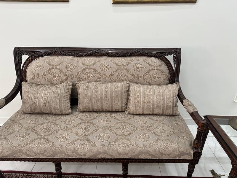 Sofa set with tables 9