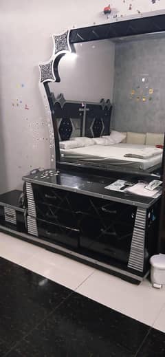 selling bedset.