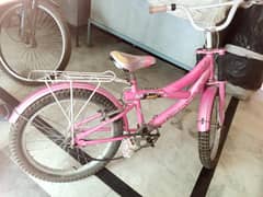 This is girl cycle. This cycle is use for girl.