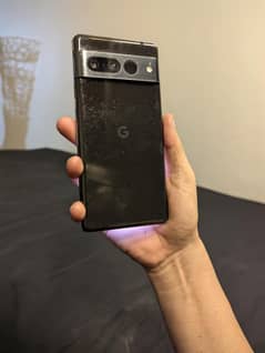 pixel 7pro 12/128 pta approve line or spot ha koi crack ni ha
