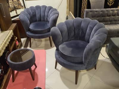 Condition 9/10 - Furniture , Tables & Glass Partition