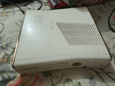 Xbox 360 slim(with one wireless controller)