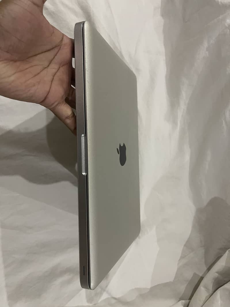 Macbook pro 2011 core i5 7