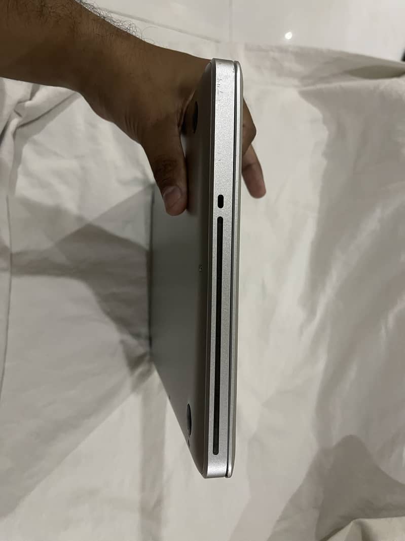 Macbook pro 2011 core i5 9