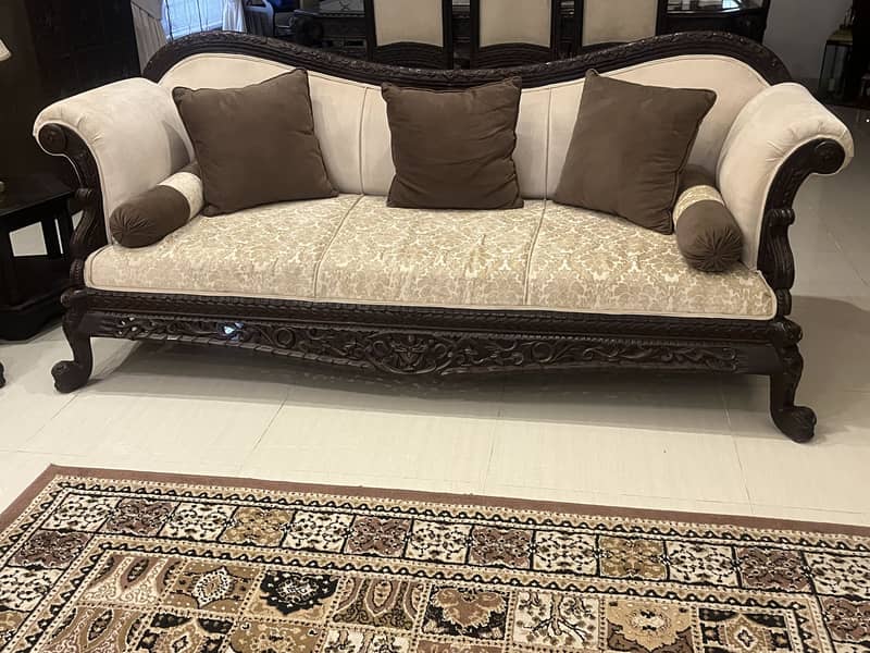 Chinioti sofa set with center table. excellent condition 0