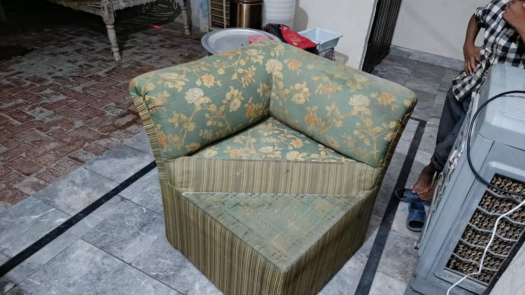 Sofa good Condition 0