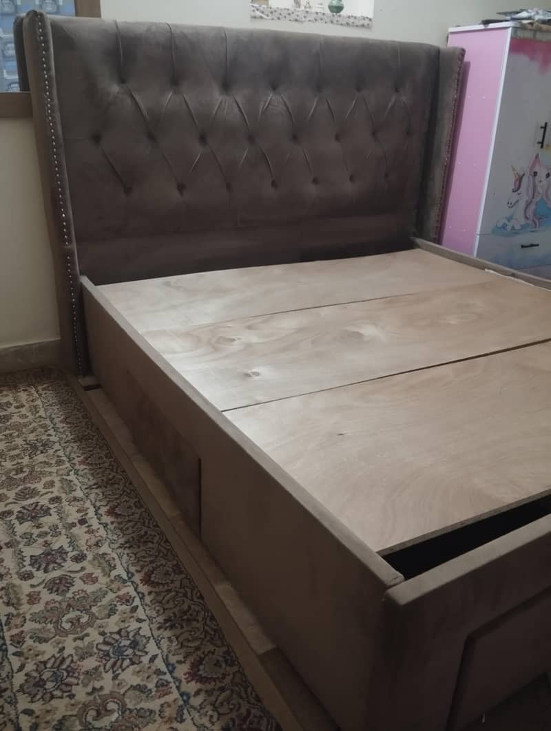 king size bed 0