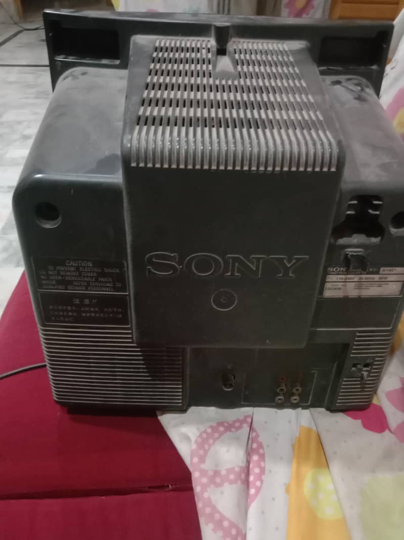DVD player with T. V 8