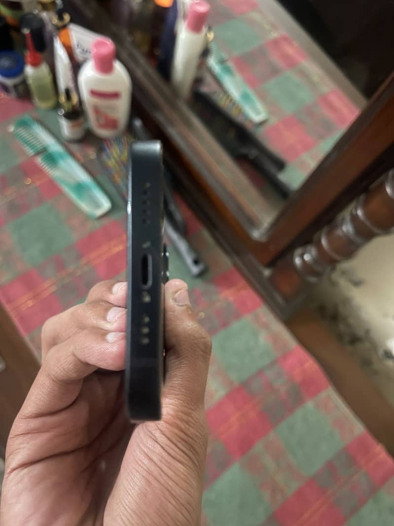 Apple iPhone 13 5