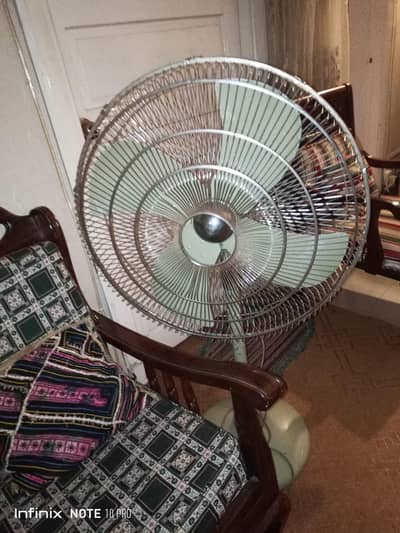 2005 Pedestal fan royal 24 class