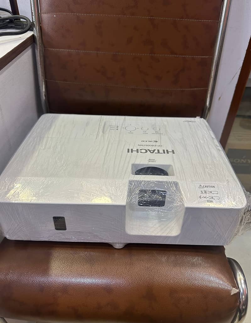 HITACHI PROJECTOR - Projectors & Projection Screens - 1104504733