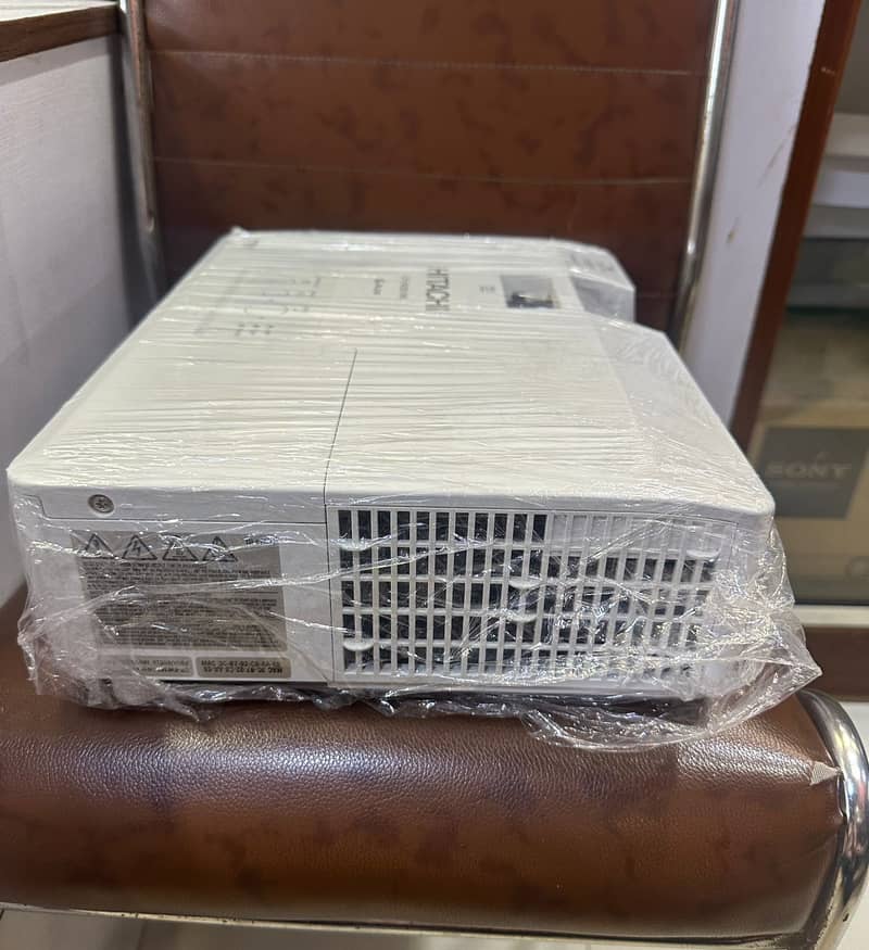 HITACHI PROJECTOR - Projectors & Projection Screens - 1104504733