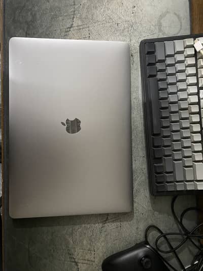 Macbook pro 2018 core i7 for sale