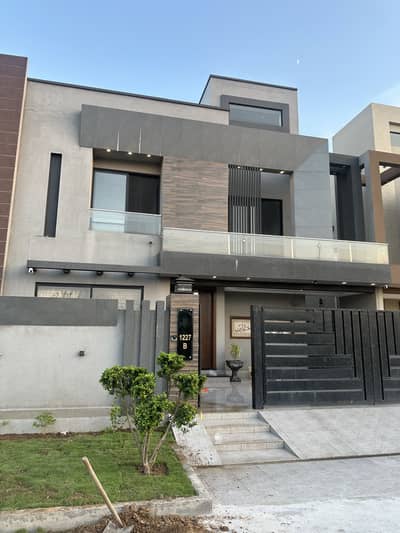 10 Marla Upper Portion For Rent . B Block Independent.