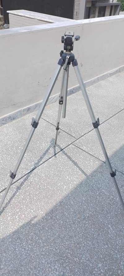 Heavy duty camera tripod stand ,Made in Japan.