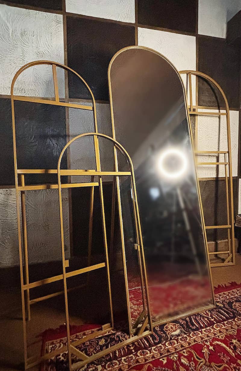 Trendy wall Mirrors & tables 1